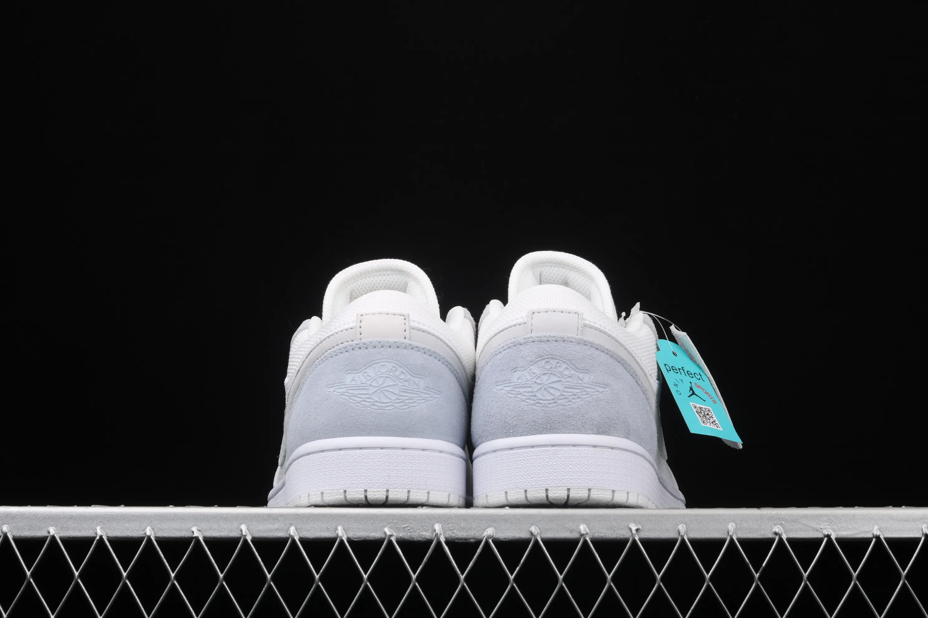 All Categories Air Jordan Jordan Series Basketball Shoes Air Jordan 1 Low New Version Air Jordan 1 Low AJ1 Joe 1 Low Top Leather Cultural and Leisure Sports Shoes CV3043-100